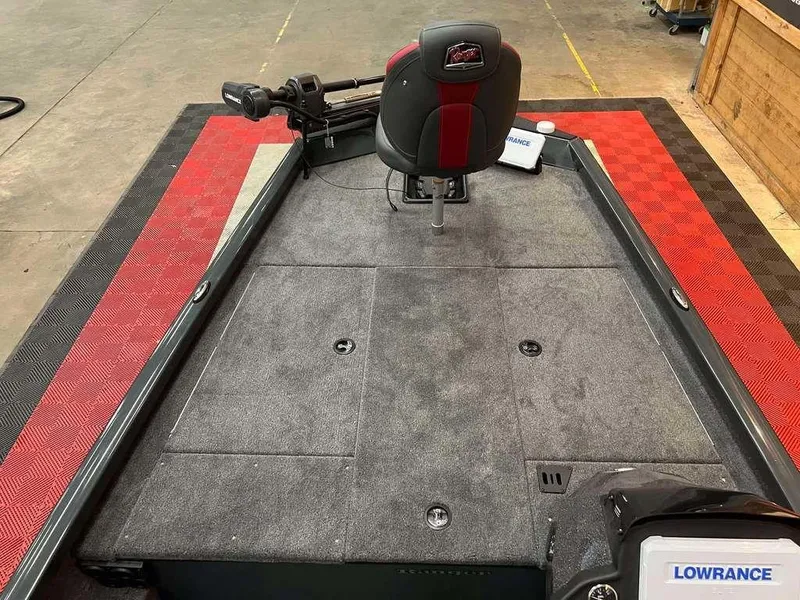 Slide: The Image of 2025 Ranger RT188C boat deck with seat and Lowrance equipment. - 7