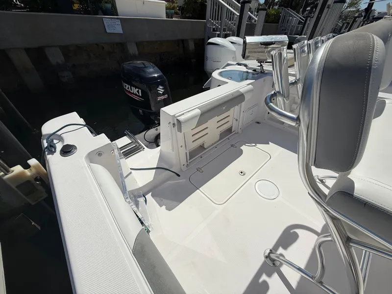 Slide: The Image of 2019 Pro-Line 23 Sport boat interior with Suzuki outboard motor. - 31