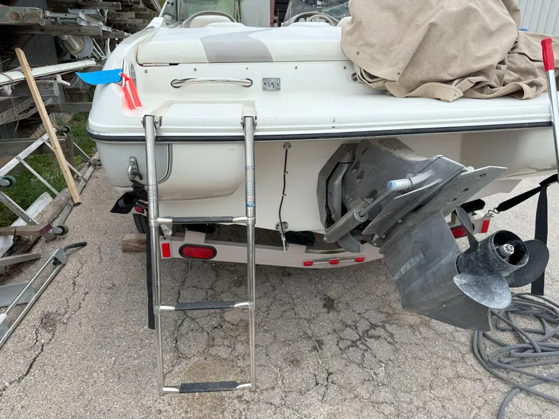Slide: The Image of 2003 Stingray 200LX boat rear view with ladder and propeller. - 5