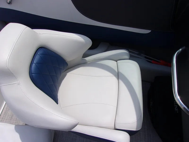 Slide: The Image of White and blue seat in 2021 Crownline 210SS boat interior. - 7