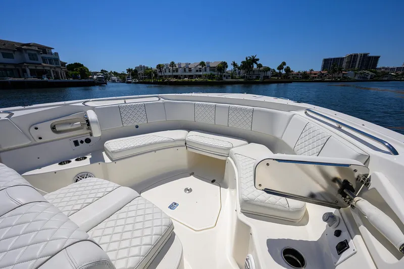 Slide: The Image of Pursuit 37 REEL DEAL - Bow Seating - 10