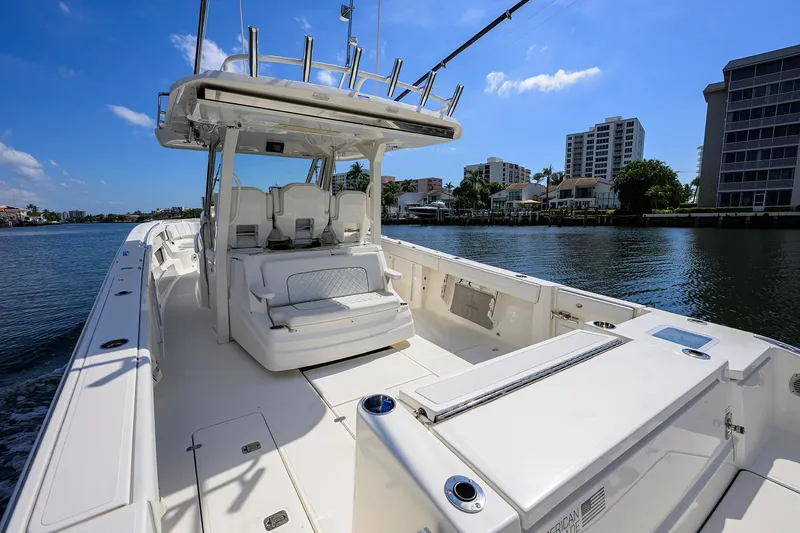 Slide: The Image of Pursuit 37 REEL DEAL - Cockpit - 18