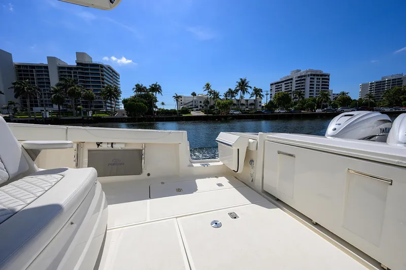 Slide: The Image of Pursuit 37 REEL DEAL - Cockpit - 20