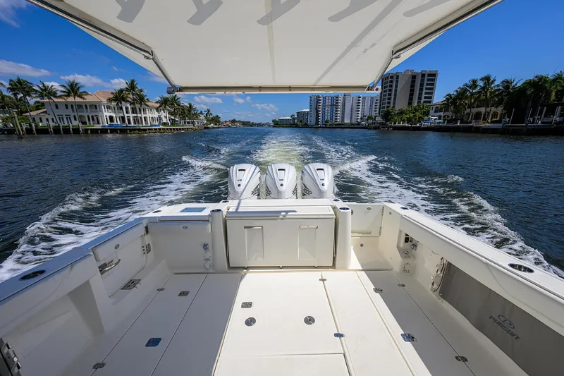 Slide: The Image of Pursuit 37 REEL DEAL - Cockpit & Engines - 23