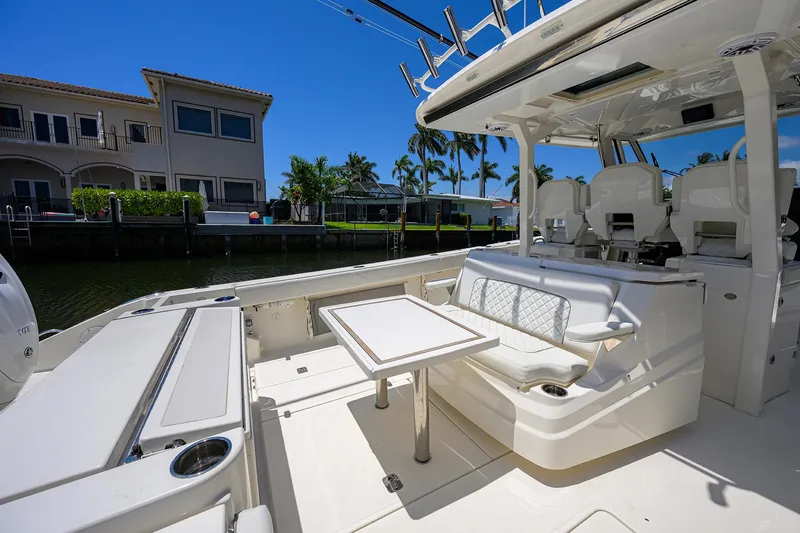 Slide: The Image of Pursuit 37 REEL DEAL - Cockpit - 25