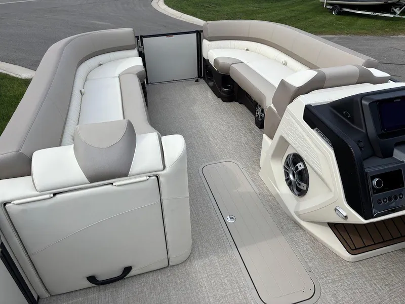 Slide: The Image of 2025 Avalon Catalina Platinum Versatile Rear Lounger 2585 13 - 13