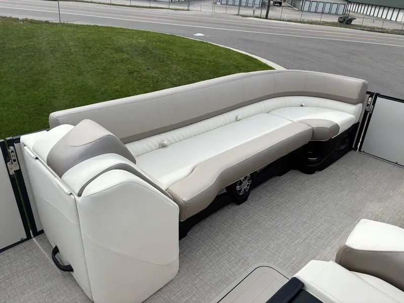Slide: The Image of 2025 Avalon Catalina Platinum Versatile Rear Lounger 2585 14 - 14
