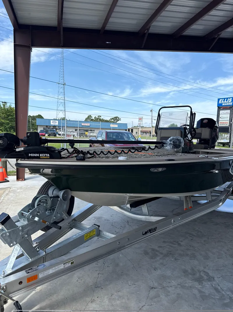 Slide: The Image of Mako 18 Pro Skiff Backwater Edition 2025 - 12