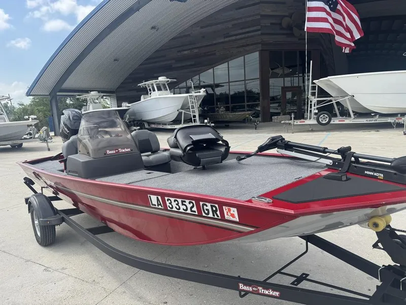 Slide: The Image of Tracker Bass Tracker Classic XL 2024 - 10