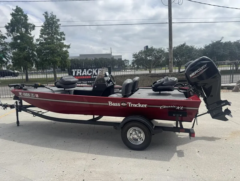 Slide: The Image of Tracker Bass Tracker Classic XL 2024 - 12