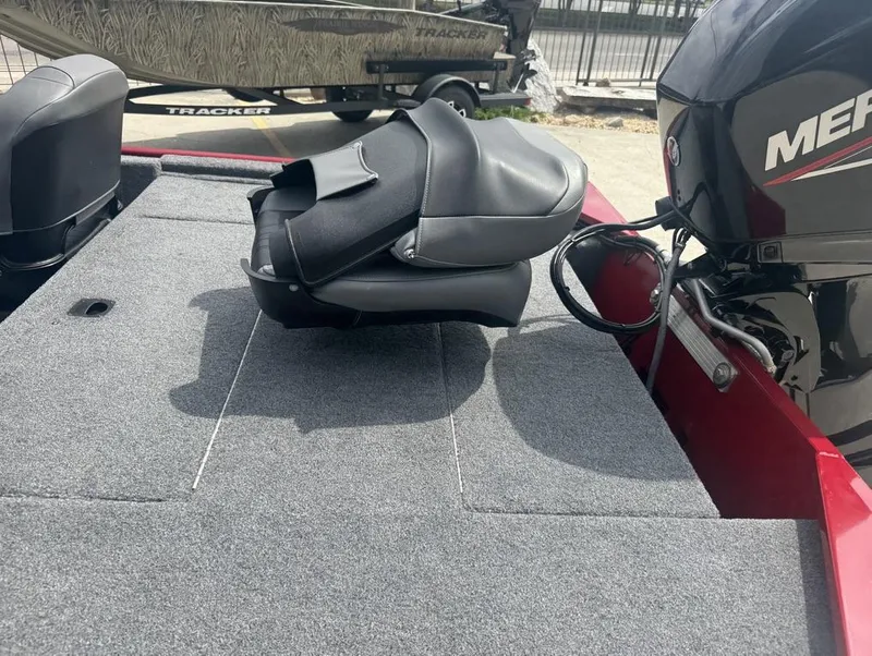 Slide: The Image of Tracker Bass Tracker Classic XL 2024 - 14