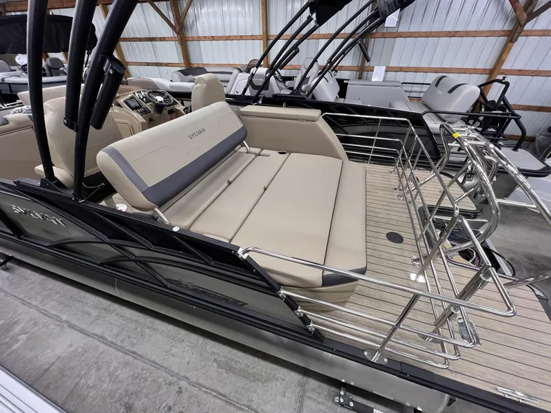 Slide: The Image of Sylvan X3 CLZ DH Mirage Tritoon 2025 - 28