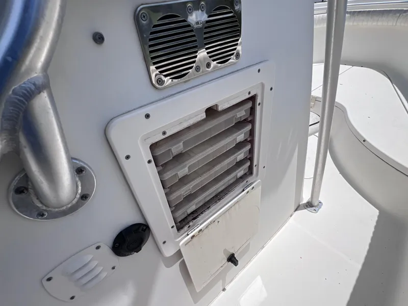 Slide: The Image of 2005 Hydra-Sports Vector 2400 CC boat vent and speaker detail. - 34