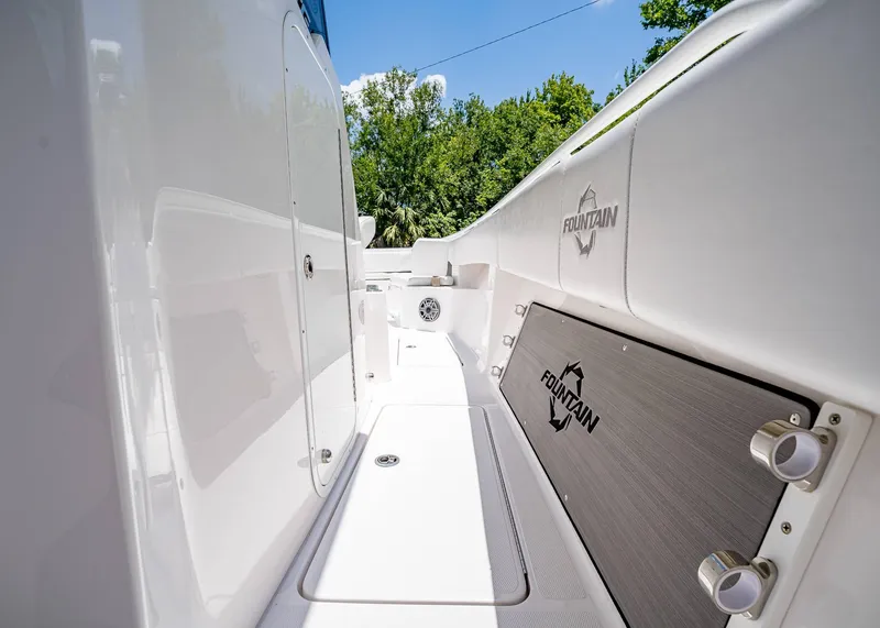 Slide: The Image of Fountain 38 TE 2024 - 34