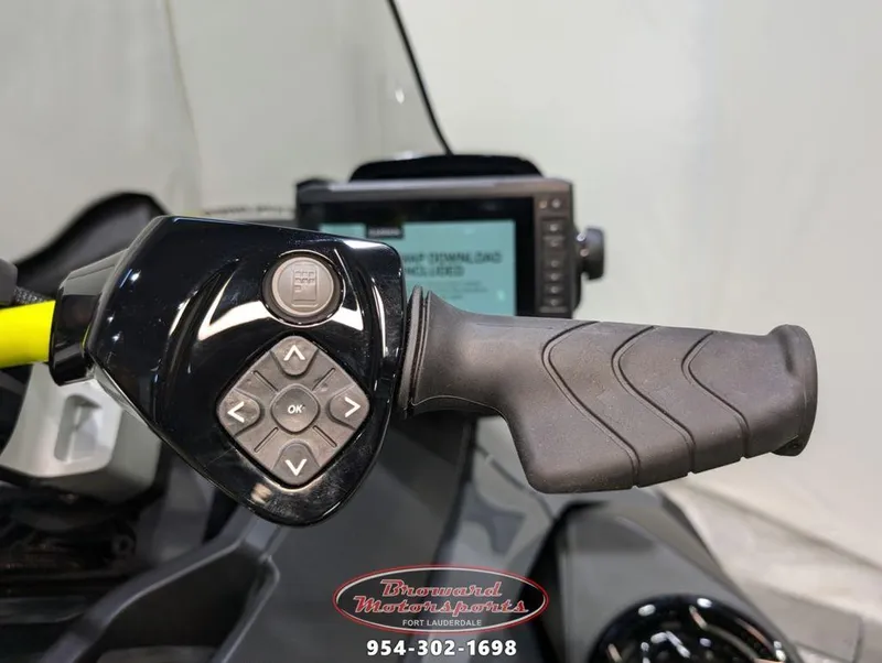 Slide: The Image of Sea-Doo Explorer Pro® 170 2025 - 22