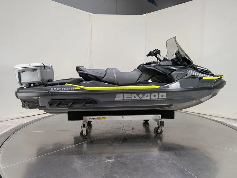 Slide: The Image of Sea-Doo Explorer Pro® 170 2025 - 30
