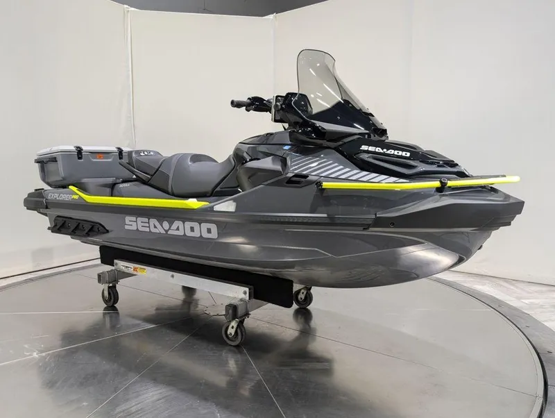 Slide: The Image of Sea-Doo Explorer Pro® 170 2025 - 31