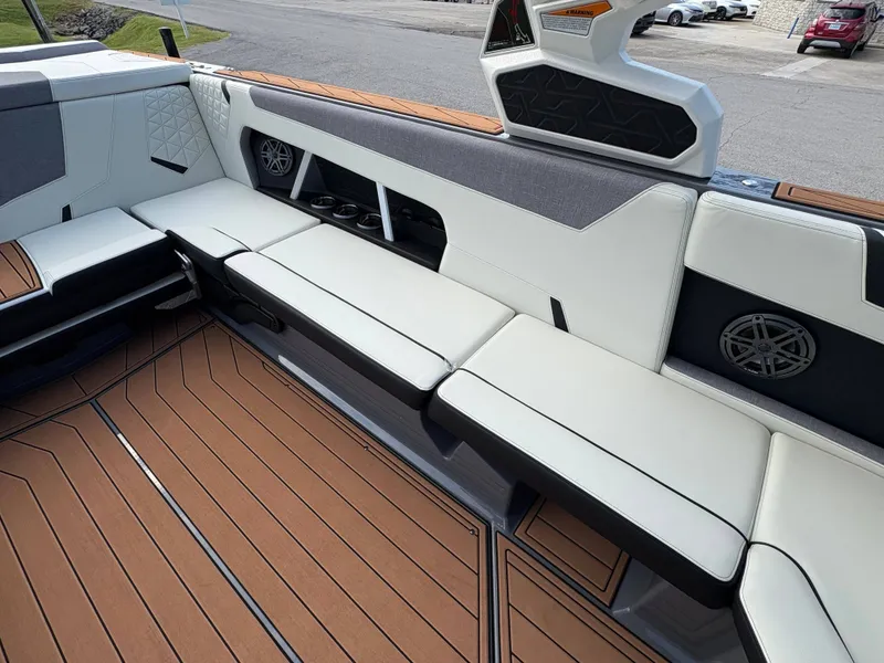 Slide: The Image of Nautique GS24 2026 - 24