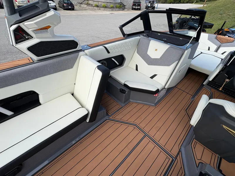 Slide: The Image of Nautique GS24 2026 - 25