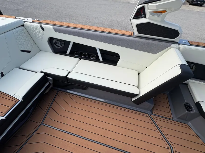 Slide: The Image of Nautique GS24 2026 - 26