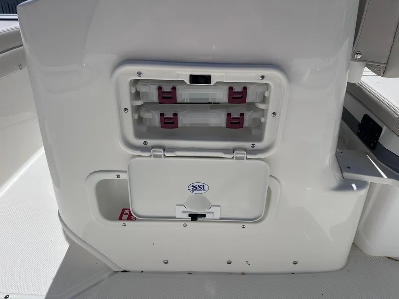 Slide: The Image of Boston Whaler 170 Montauk 2026 - 12