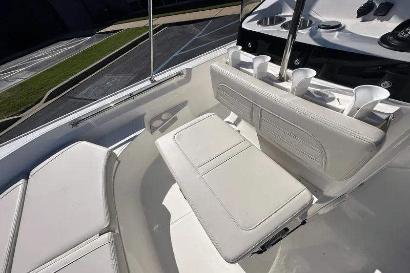 Slide: The Image of Boston Whaler 170 Montauk 2026 - 11