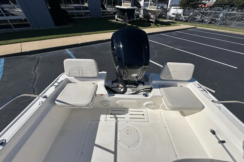 Slide: The Image of Boston Whaler 170 Montauk 2026 - 4