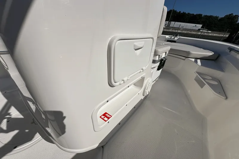 Slide: The Image of Boston Whaler 170 Montauk 2026 - 9