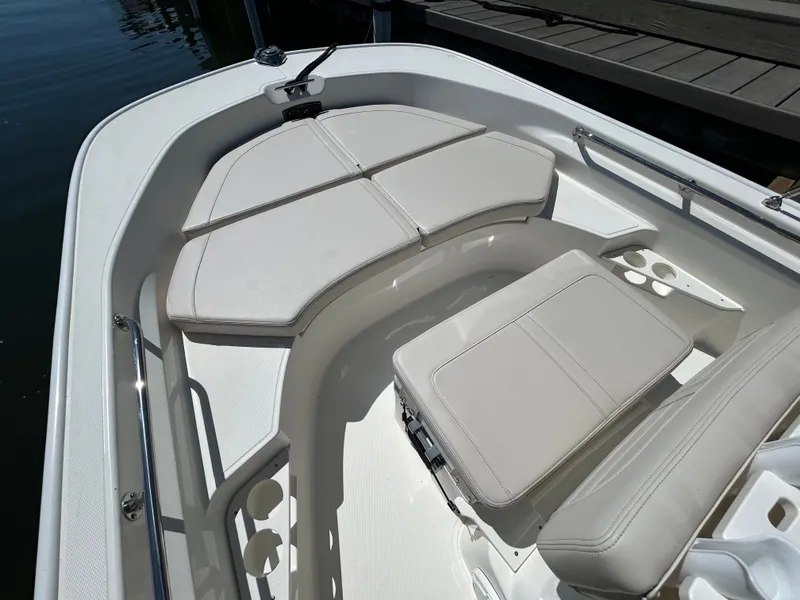 Slide: The Image of Boston Whaler 170 Montauk 2026 - 17