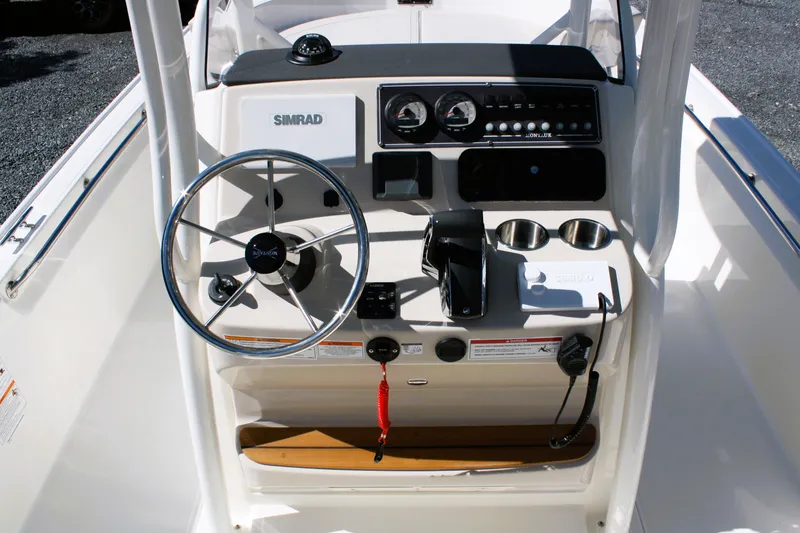 Slide: The Image of Boston Whaler 210 Montauk 2026 - 17