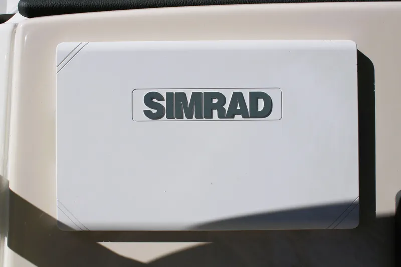Slide: The Image of Boston Whaler 210 Montauk 2026 - 19