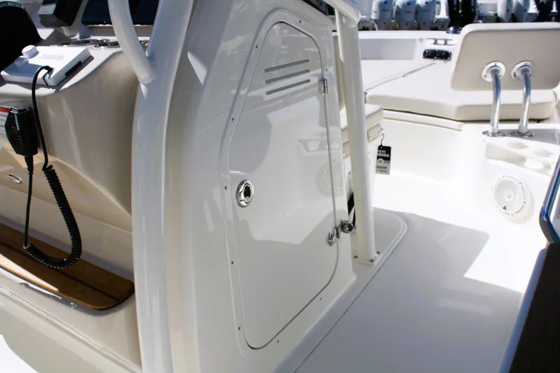Slide: The Image of Boston Whaler 210 Montauk 2026 - 25