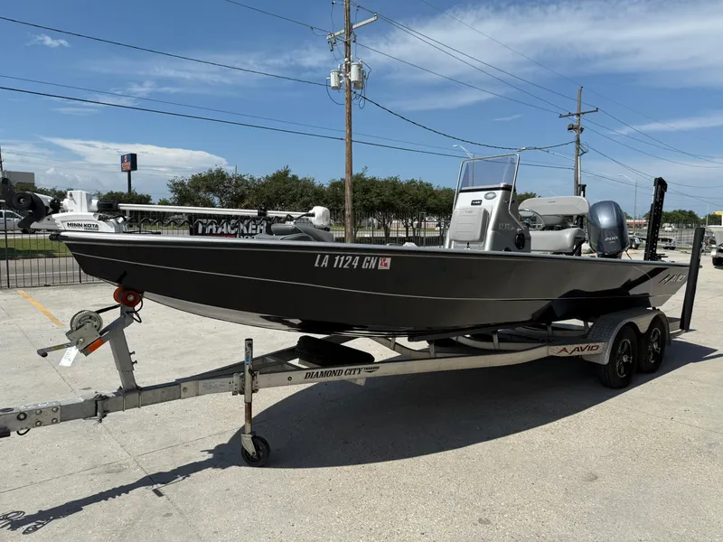Slide: The Image of Avid FS23 Mag Platinum 2021 boat with powerful outboard motor, parked outdoors. - 4