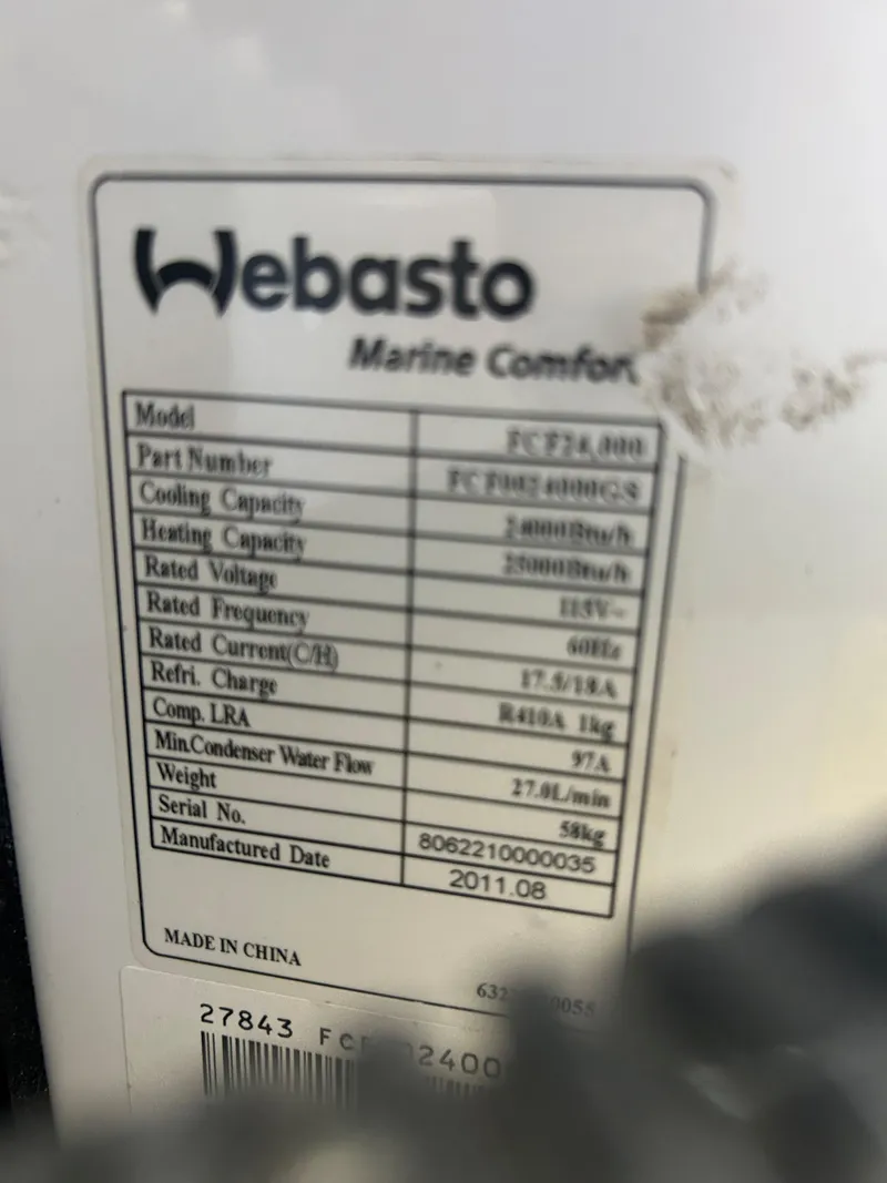 Slide: The Image of Formula 41 Performance Cruiser 2001 - 70