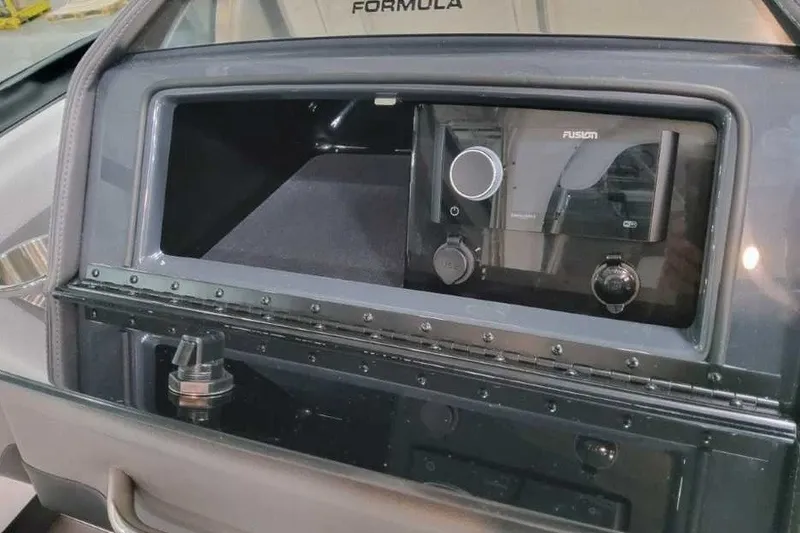Slide: The Image of Dashboard of 2027 Formula 290 Bowrider featuring Fusion audio system. - 22