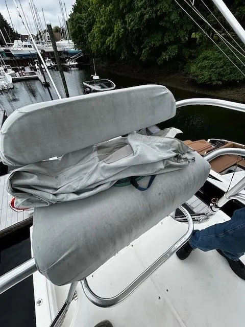 Slide: The Image of Captain's chair on 2005 Carolina Classic 28 Express boat, docked near lush greenery. - 18