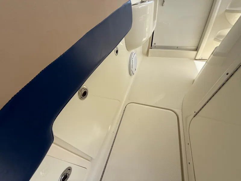 Slide: The Image of Interior view of 2008 Hydra-Sports Vector 3500 VX boat cabin. - 36