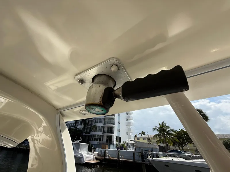 Slide: The Image of 2008 Hydra-Sports Vector 3500 VX boat interior with mounted handle, dockside view. - 43