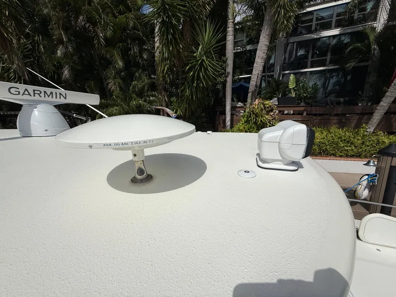 Slide: The Image of 2008 Hydra-Sports Vector 3500 VX boat with Garmin radar and satellite equipment. - 46