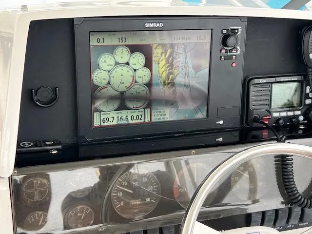 Slide: The Image of Control panel of a 1997 Blackfin 30.7 EXPRESS boat with navigation and communication equipment. - 5