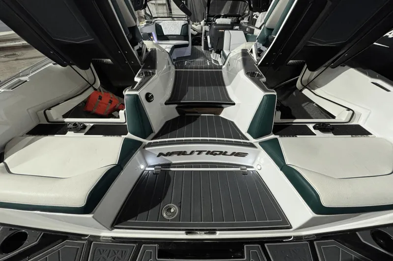 Slide: The Image of Nautique Super Air Nautique G25 Paragon 2020 - 11