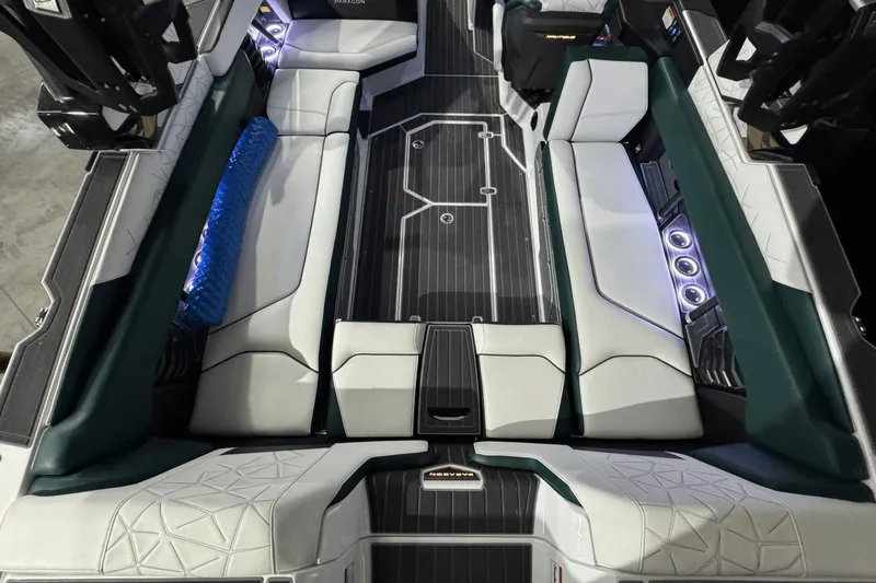 Slide: The Image of Nautique Super Air Nautique G25 Paragon 2020 - 17