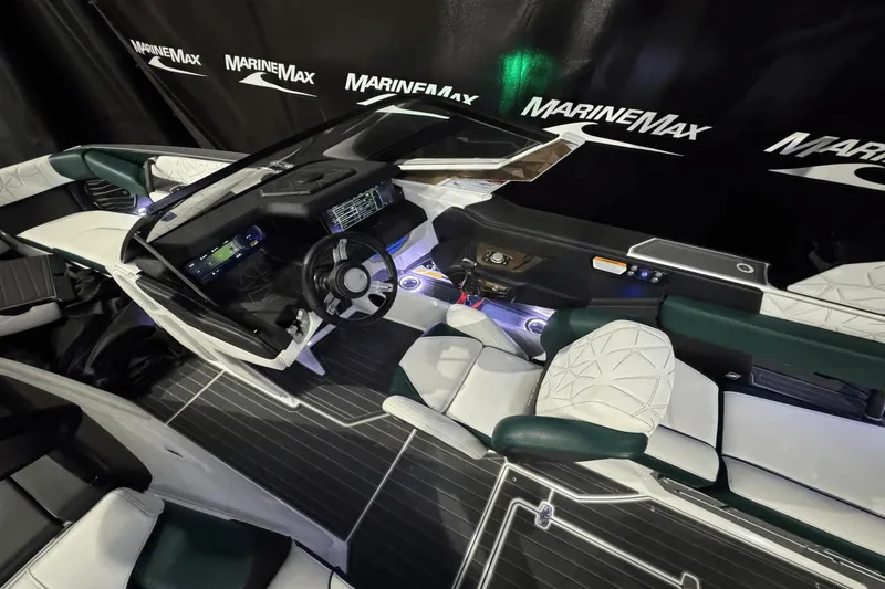 Slide: The Image of Nautique Super Air Nautique G25 Paragon 2020 - 31