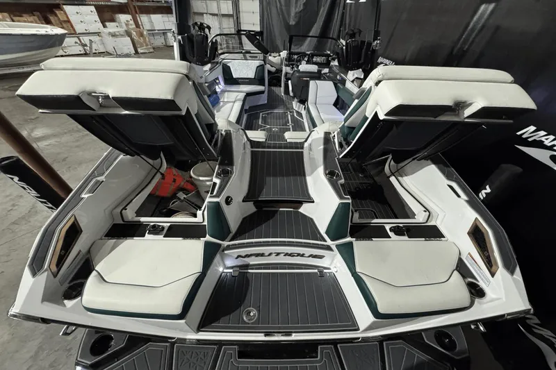 Slide: The Image of Nautique Super Air Nautique G25 Paragon 2020 - 8
