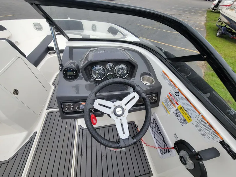 Slide: The Image of Bayliner VR5 Bowrider I/O 2020 - 21