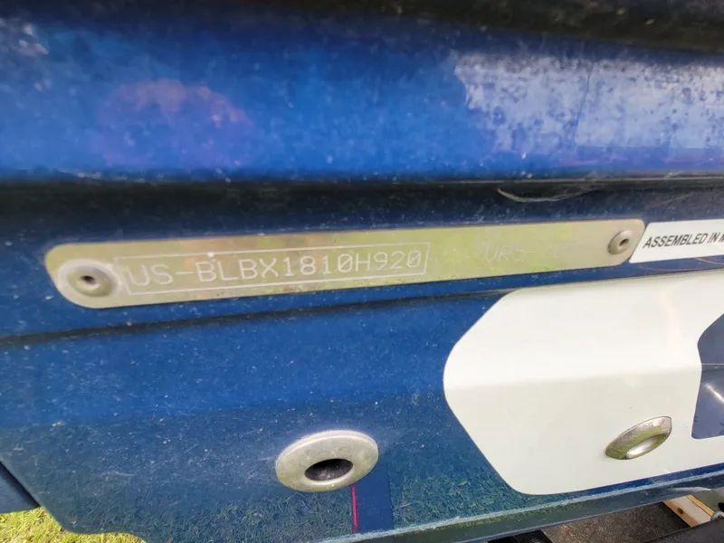 Slide: The Image of Bayliner VR5 Bowrider I/O 2020 - 33