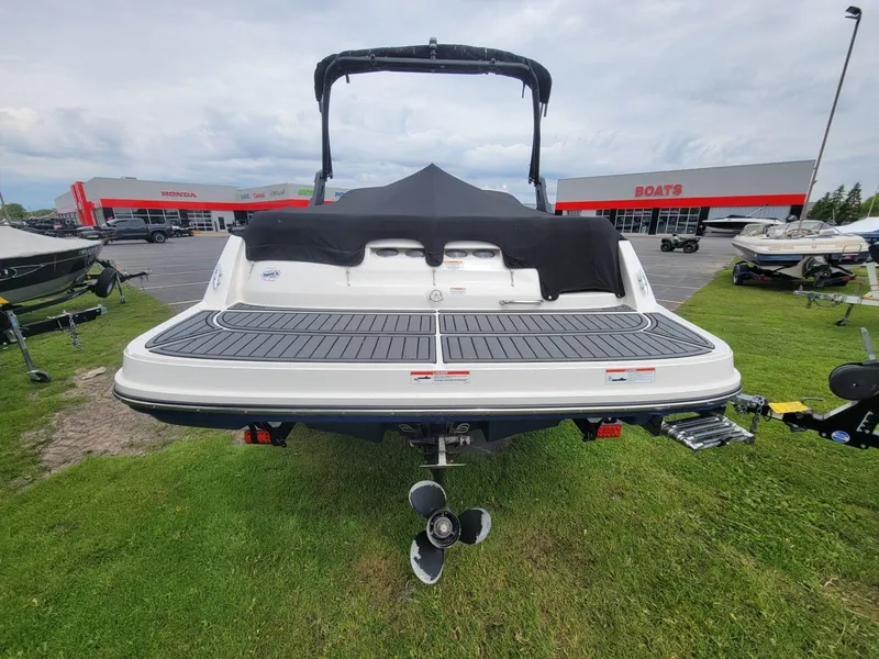 Slide: The Image of Bayliner VR5 Bowrider I/O 2020 - 6