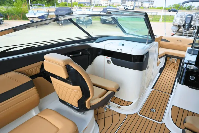 Slide: The Image of Sea Ray SLX 260 Surf 2026 - 17