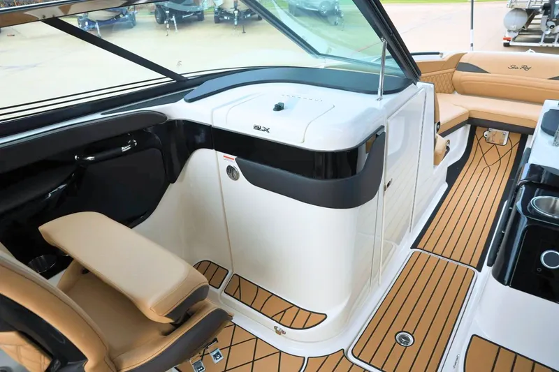Slide: The Image of Sea Ray SLX 260 Surf 2026 - 21