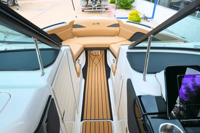 Slide: The Image of Sea Ray SLX 260 Surf 2026 - 24